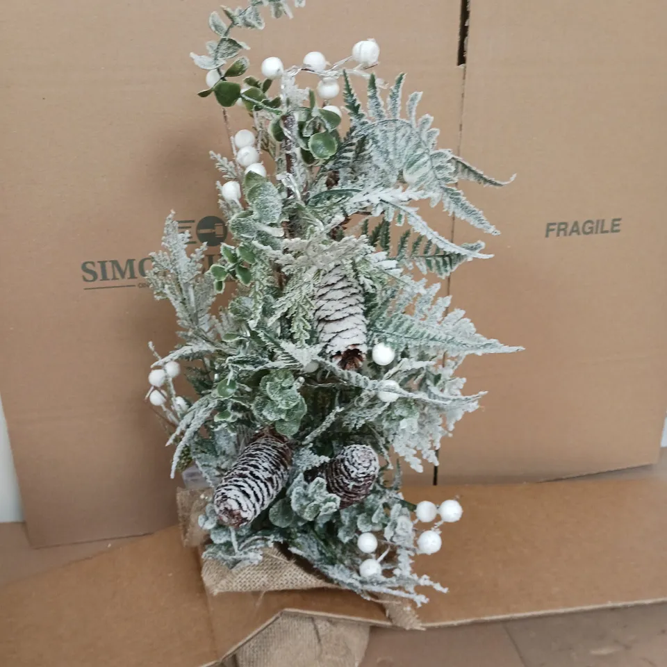 MISTLETOE AND FERN LIT TABLETOP TREE RRP £27.99