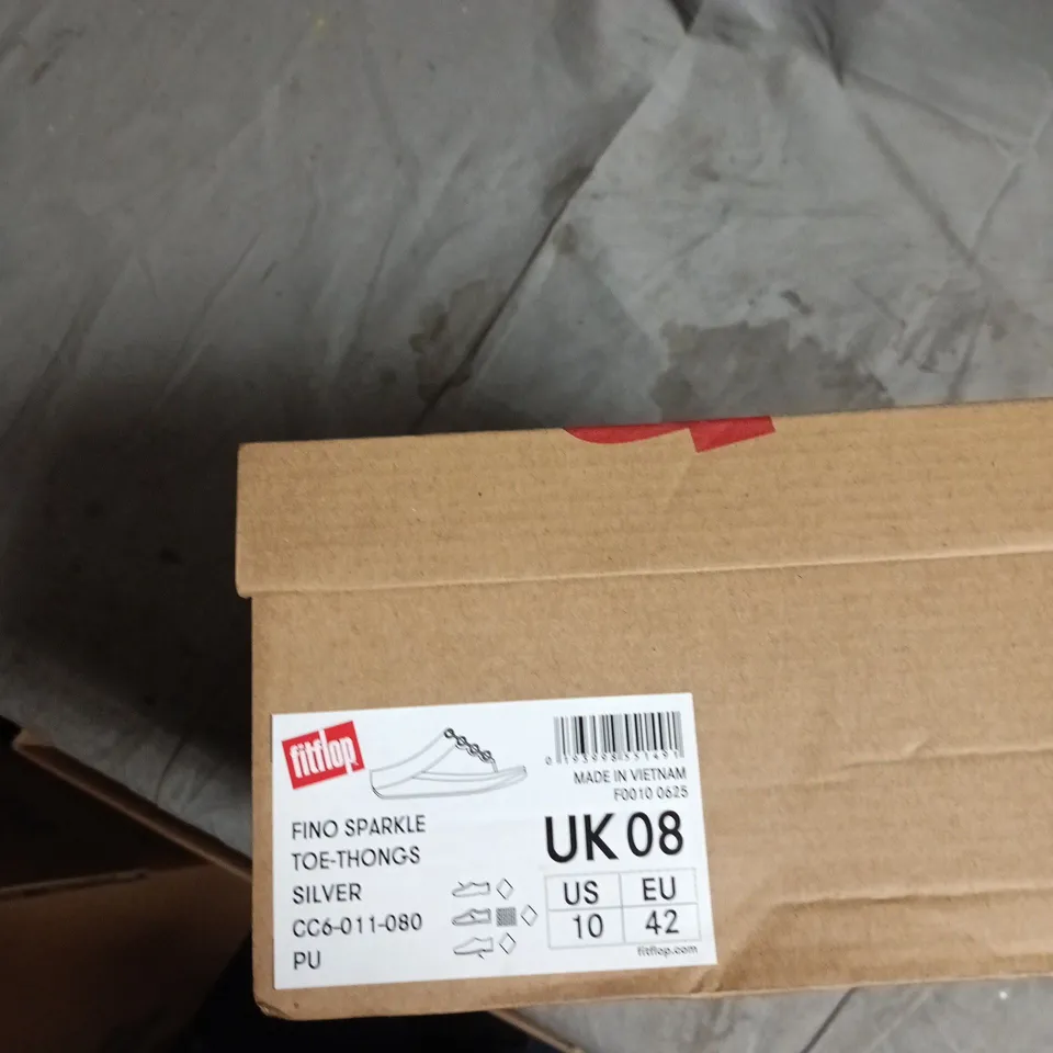 FITFLOP FINO SPARKLE TOE-THONGS – SILVER, UK 8 (US 10 / EU 42)