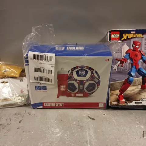 BOX OF APPROX 5 ASSORTED ITEMS TO INCLUDE - ENGLAND MERCHANDISE , LEGO MARVEL SPIDERMAN , JOULES OUTWIT THE WEATHER ETC