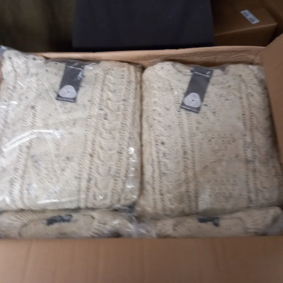 LOT OF 10 AS NEW PURE NEW WOOL KNITTED CREW JUMPERS IN ECRU - ALL L