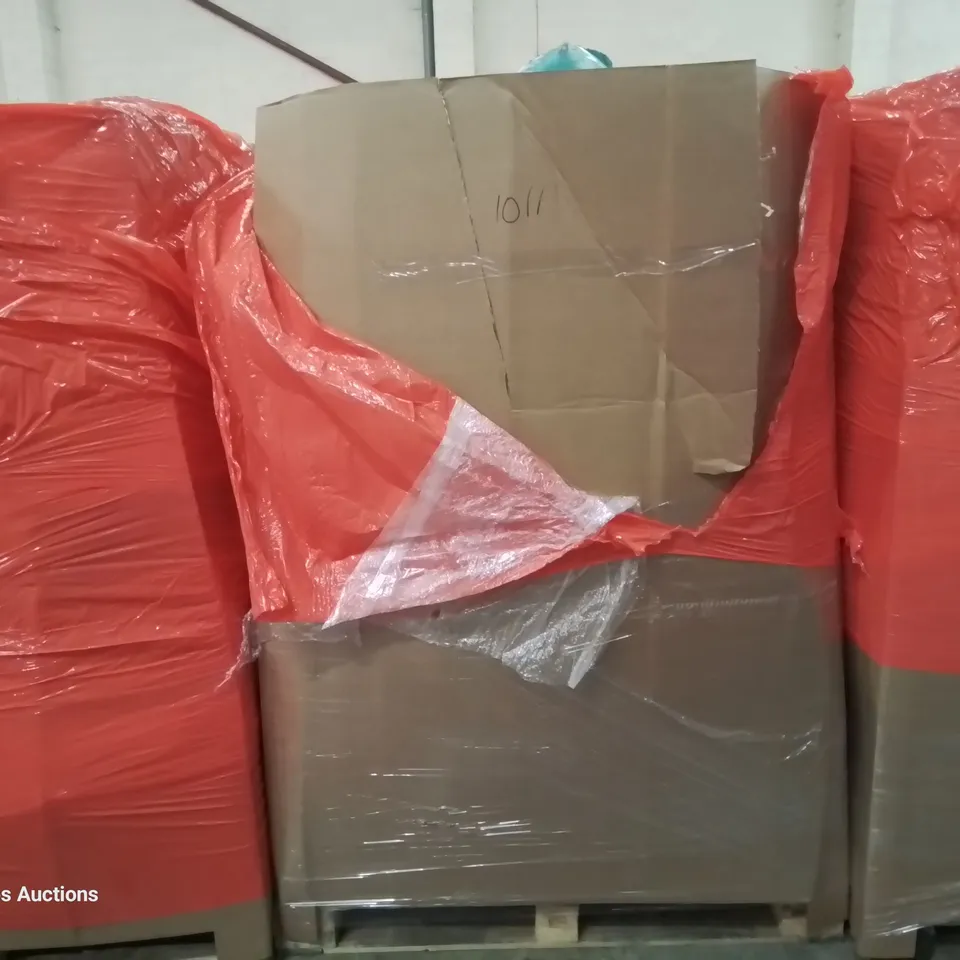 PALLET OF ASSORTED ITEMS INCLUDING: FOOD PROCESSOR, FOLDING MATTRESS, BEDDING, LAMP SHADES
