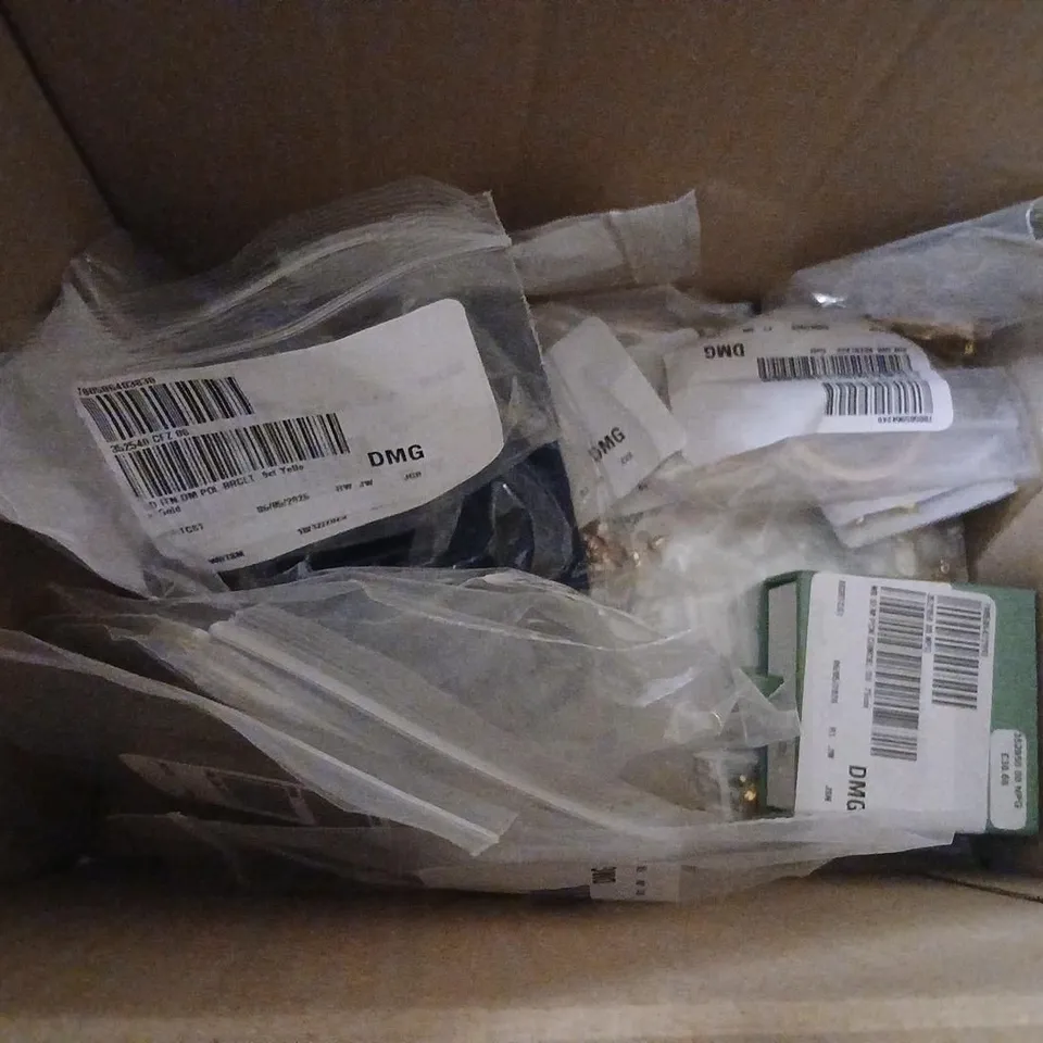 LARGE QUANTITY OF ASSORTED JEWELLERY AND ACCESSORIES 