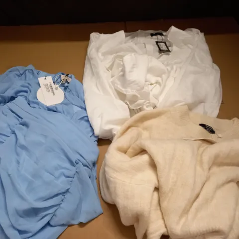 BOX OF APPROX 10 CLOTHING ITEMS TO INCLUDE BOOHOO RUCHED PLUNGE DRESS SIZE 14, BERSHKA WHITE JUMPER SIZE EU L, I SAW IT FIRST CUT OUT SKATER DRESS SIZE 10