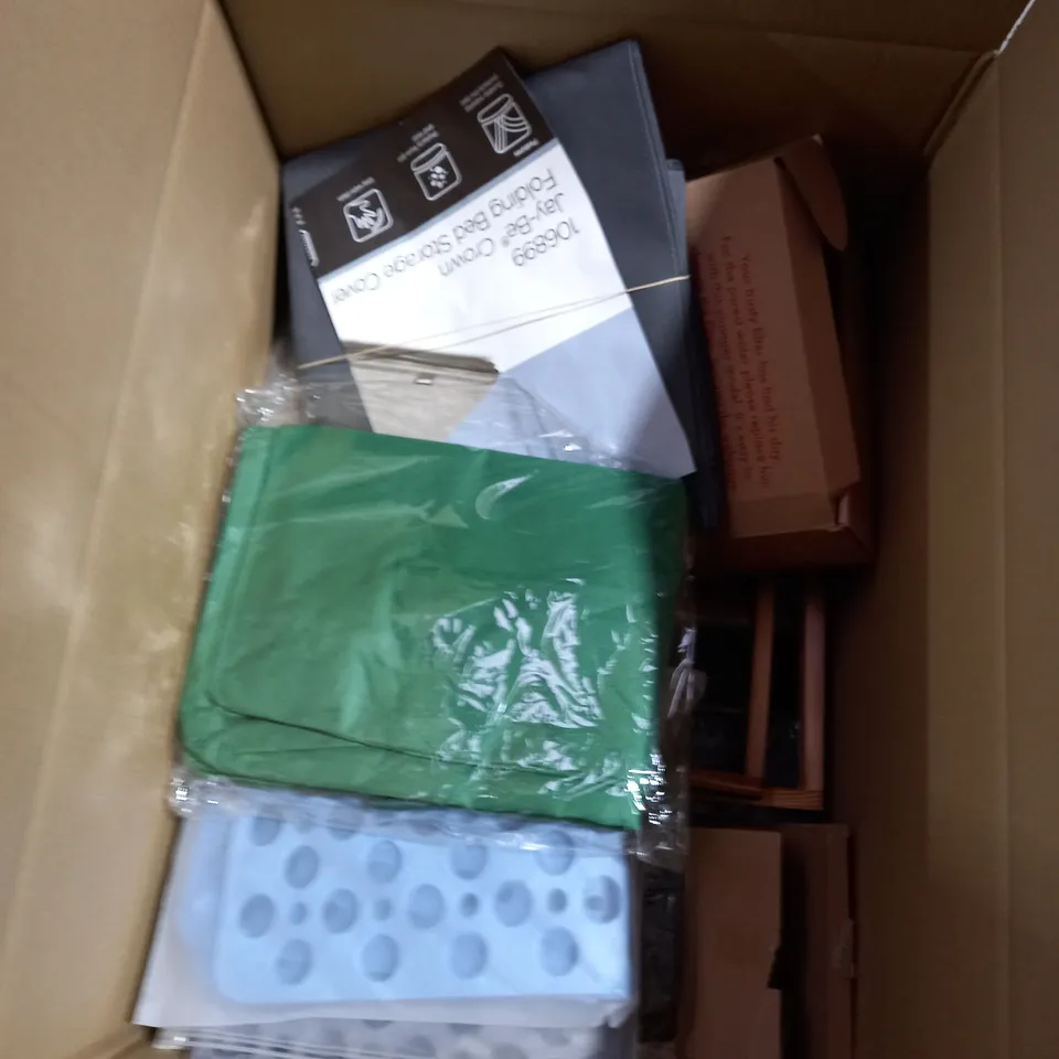 BOX OF ASSORTED ITEMS TO INCLUDE PANS, MONEY BOXES, CLOTH ETC