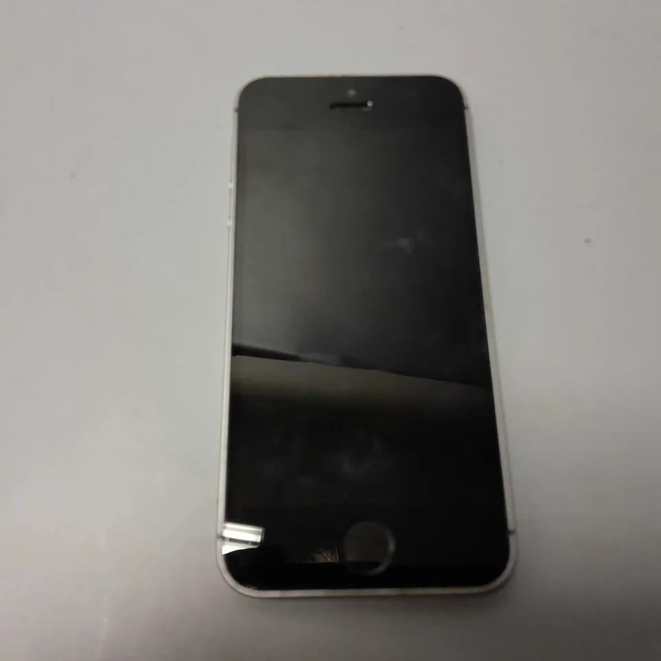 BOXED APPLE IPHONE SE SMARTPHONE 