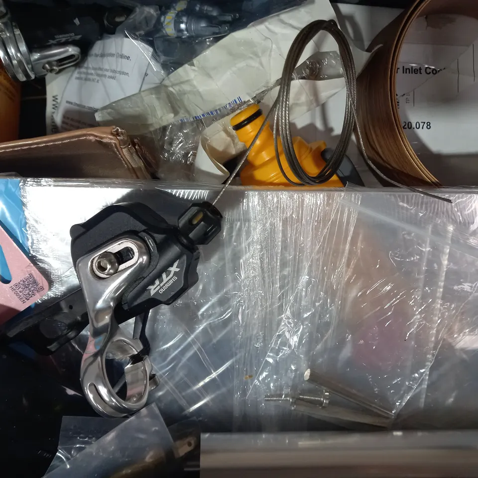 LOT OF APPROXIMATELY 10 ASSORTED HOUSEHOLD ITEMS TO INCLUDE LAUNDRY CAPSULES, COMBINATION WRENCH, 2 LED LIGHTS SET, ETC