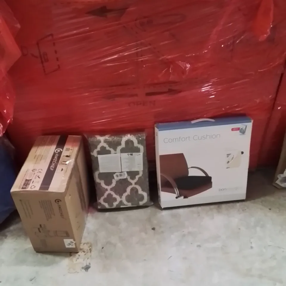 PALLET OF ASSORTED HOUSEHOLD GOODS AND PRODUCTS TO INCLUDE;COMFORT CUSHION,AREA RUG,SLOW JUICER