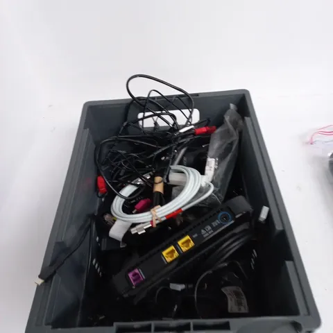 TOTE OF APPROXIMATELY 12 ASSORTED ITEMS TO INCLUDE: EE ROUTER