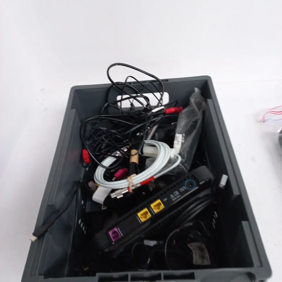 TOTE OF APPROXIMATELY 12 ASSORTED ITEMS TO INCLUDE: EE ROUTER