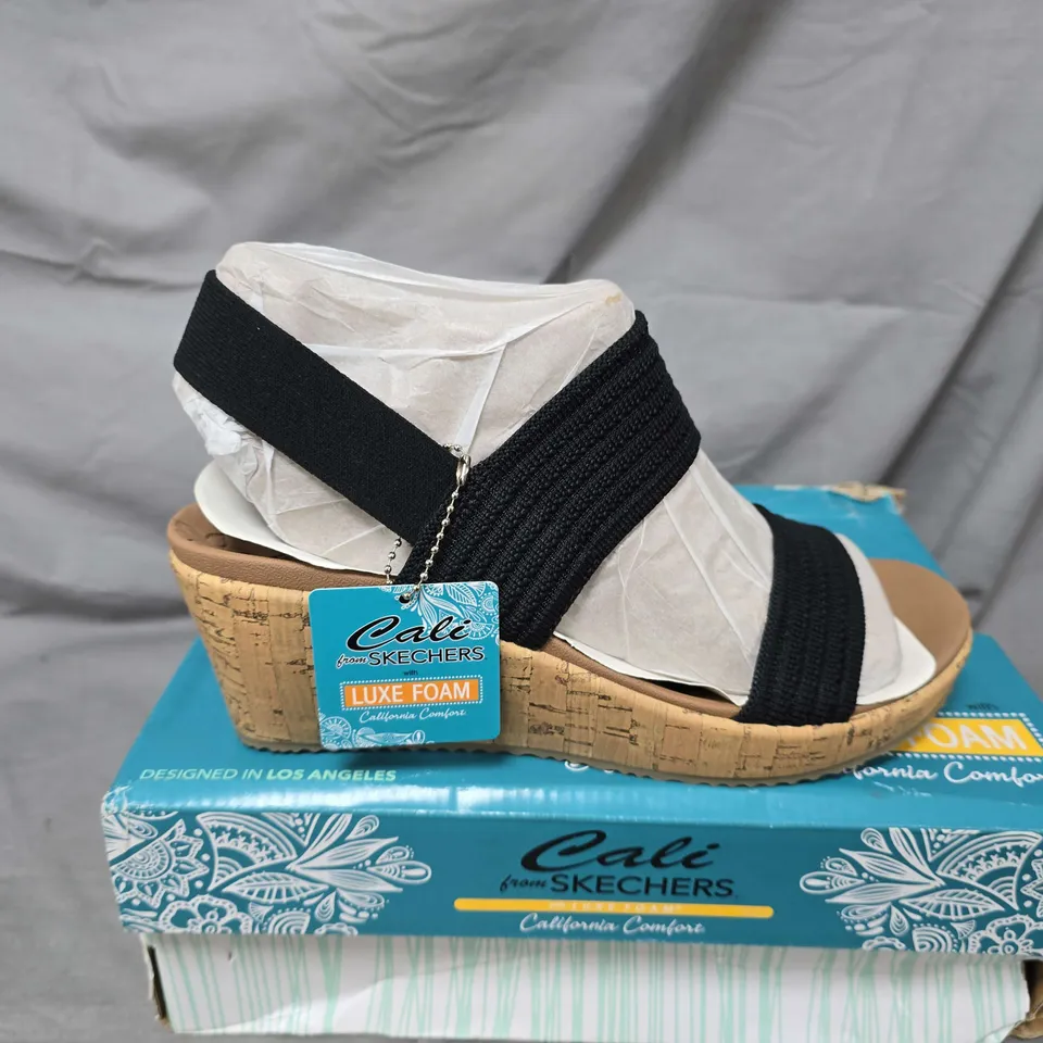 BOXED PAIR OF SKECHERS BEVERLEE SHEER LUCK SANDALS IN BLACK - UK 7