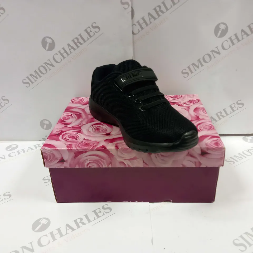 BOXED PAIR OF LELLI KELLY SIBILLA CHILDRENS TRAINERS IN BLACK UK SIZE 12 