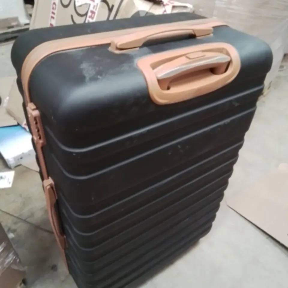 PALLET OF ASSORTED ITEMS INCLUDING LED CIRCULAR PANEL, TOILET SEATS, STAIR SAFETY GATE, WHEELED SUITCASE, HOMEMEDIC DRYING STAND,