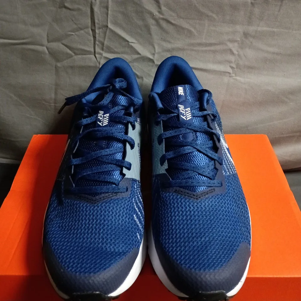 BOXED PAIR OF NIKE RUN DEFY RUNNING SHOES – UK SIZE 10