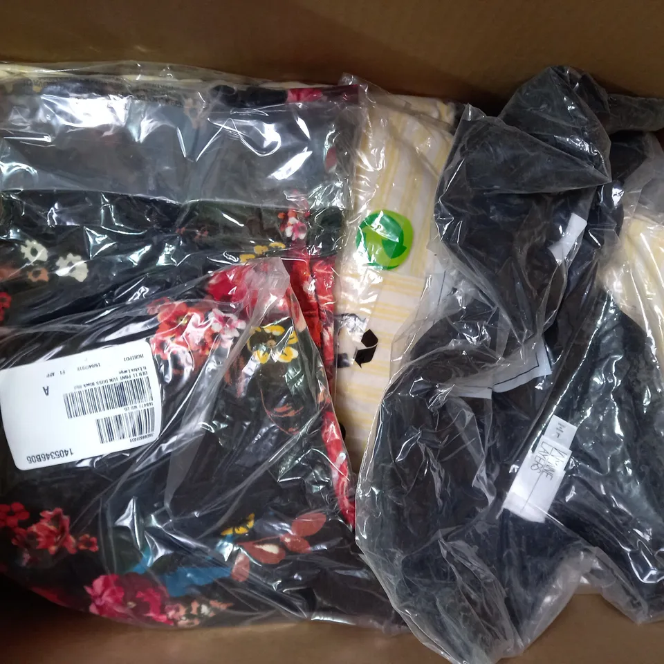 BOX OF APPROXIMATELY 15 ASSORTED CLOTHING AND FASHION ITEMS OF VARIOUS COLOURS AND STYLES TO INCLUDE MODERN SOUL, KIM & CO, DERHY, ETC
