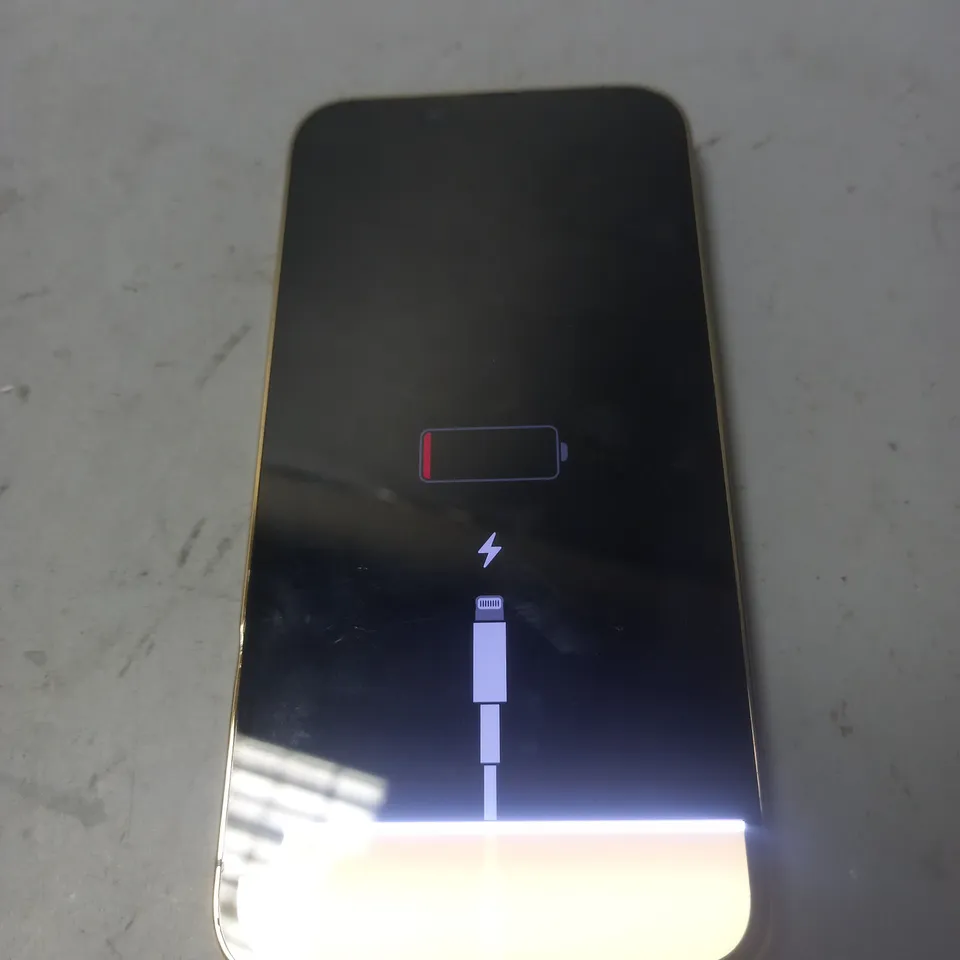 IPHONE 13 PRO - DOES NOT POWER ON 