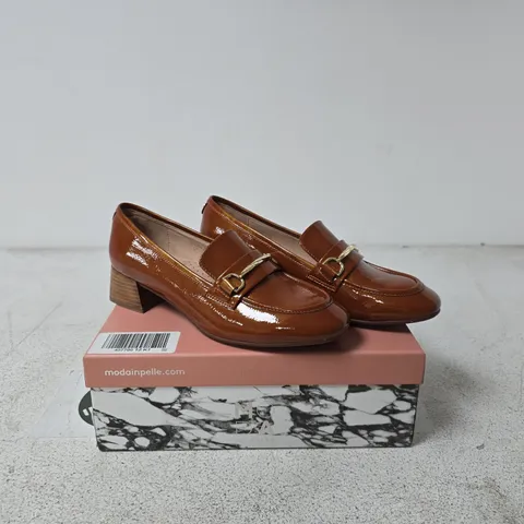 MODA IN PELLE WOMEN'S BROWN PATENT LEATHER LOAFERS WITH BUCKLE DETAIL β BOXED SIZE 7