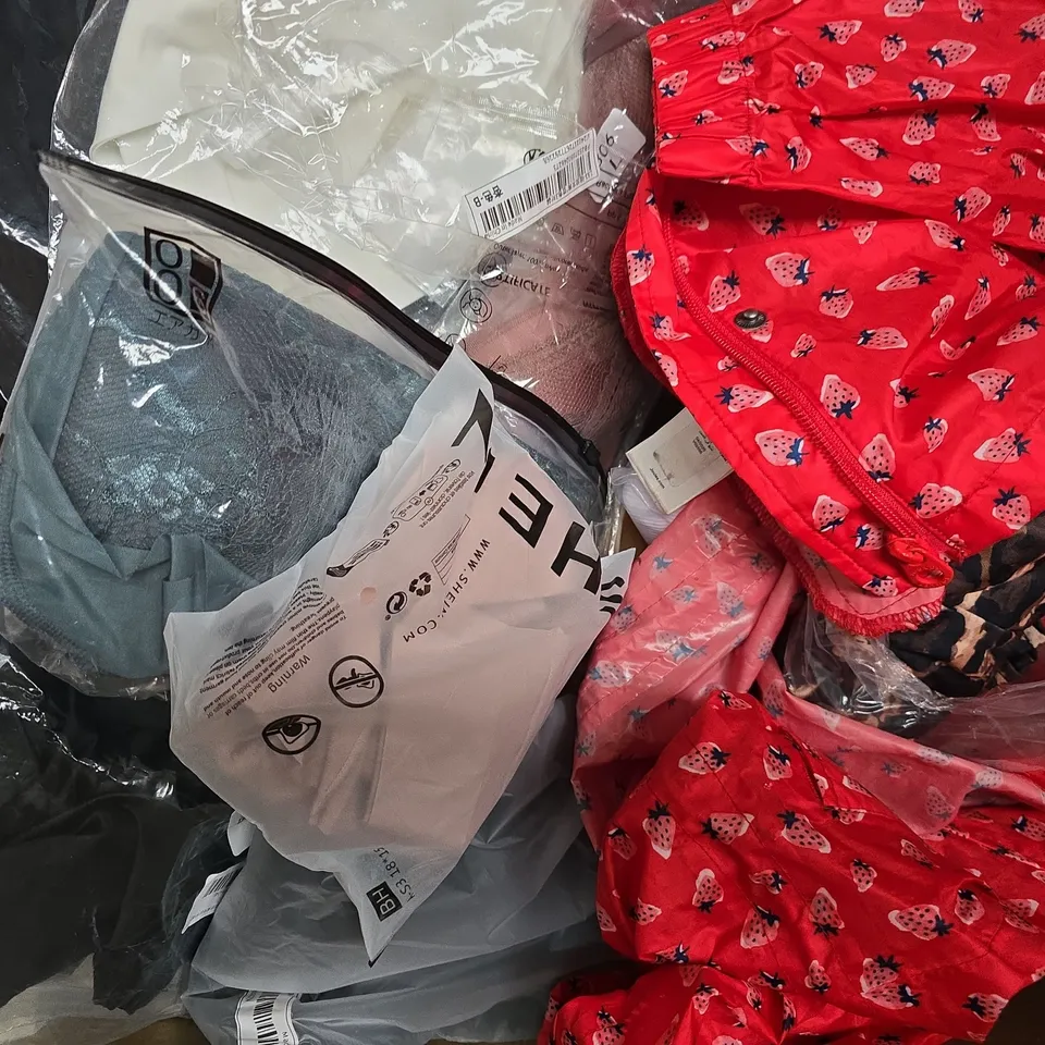 APPROXIMATELY 25 ASSORTED CLOTHING AND FASHION PRODUCTS IN VARIOUS STYLES AND SIZES - COLLECTION ONLY