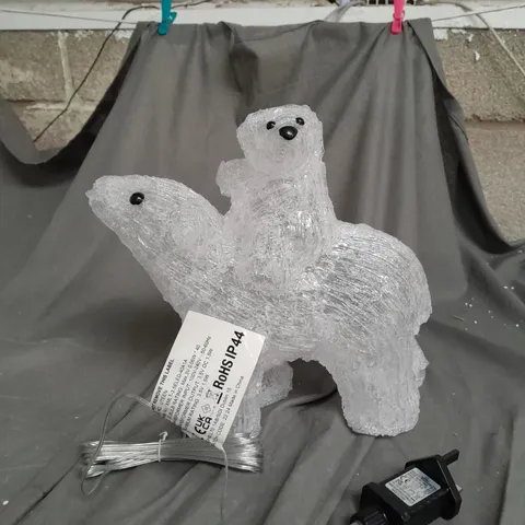 ACRYLIC MUMMY AND BABY POLAR BEAR OUTDOOR