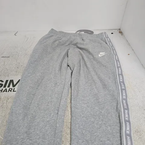 NIKE GREY SWEATPANTS – MEN’S, SIZE L