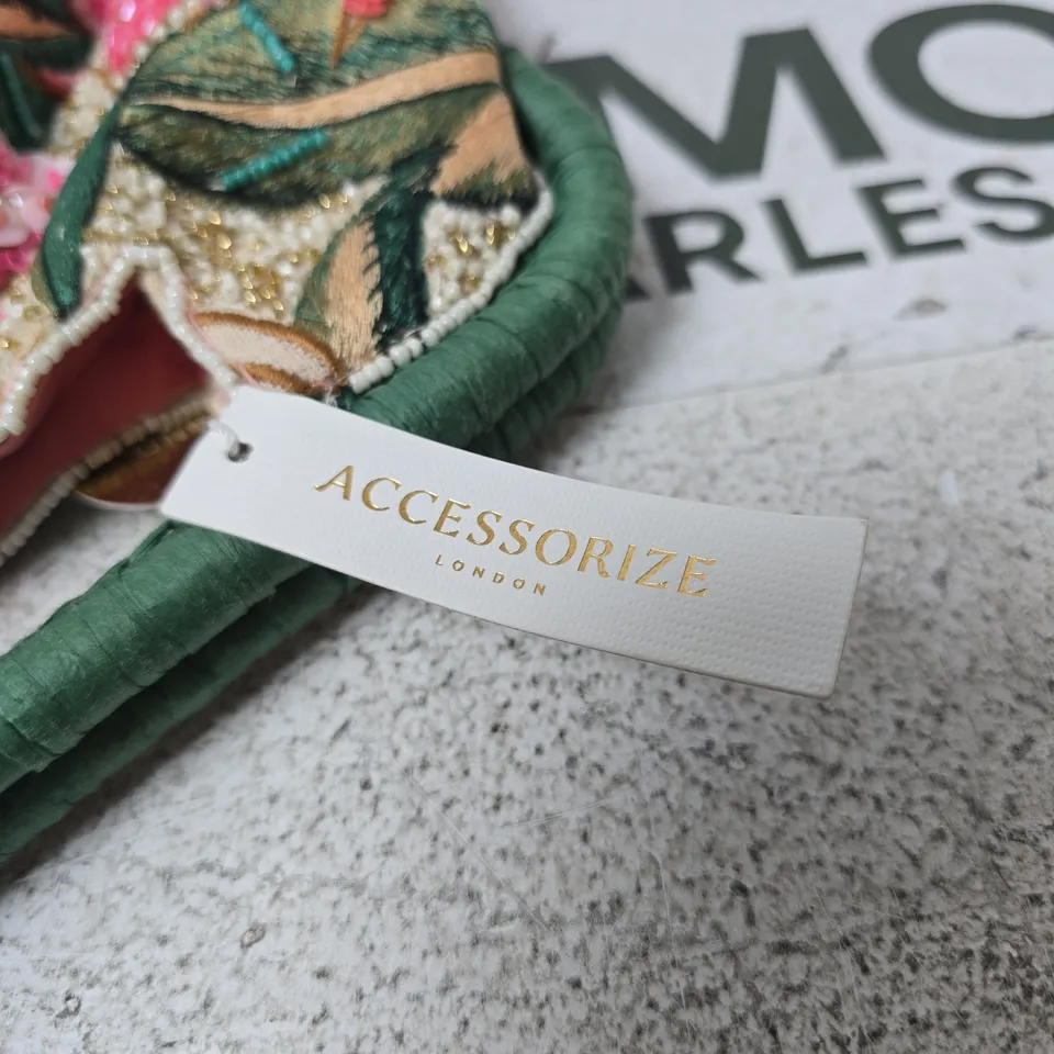 ACCESSORIZE LONDON BEADED FLORAL EMBROIDERED CLUTCH BAG – GREEN WITH GOLD CHAIN