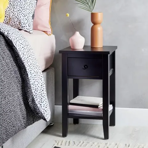 BOXED LYNTON 1 DRAWER SMALL BEDSIDE TABLE - BLACK (1 BOX)