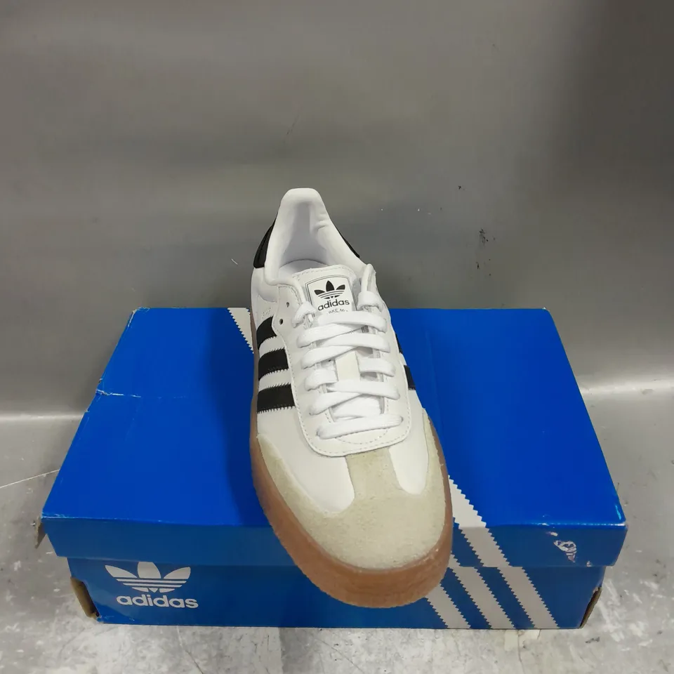 BOXED PAIR OF ADIDAS ORIGINALS SAMBAE WOMENS SHOES IN FLAT WHITE/BLACK SIZE UK 6