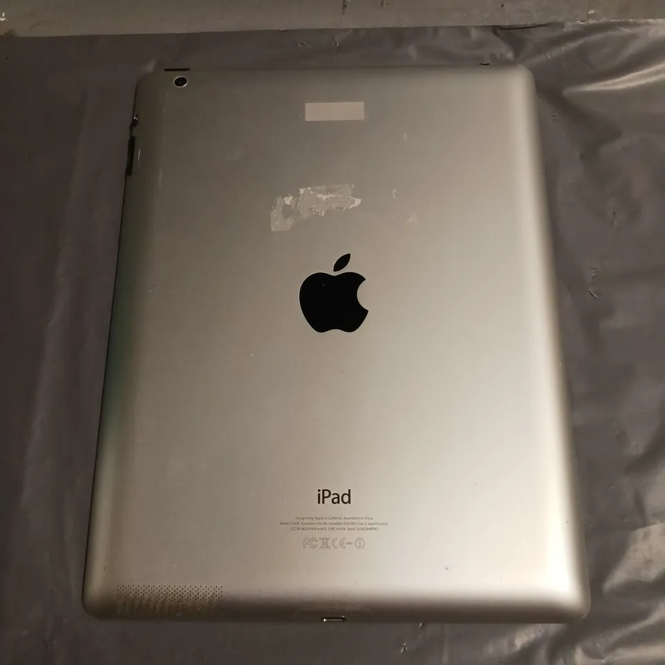 APPLE IPAD 4TH GEN TABLET IN SILVER 