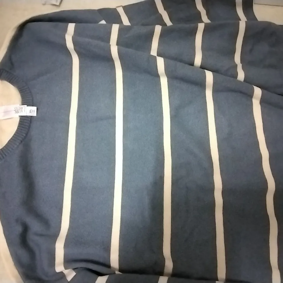 BOX CONTAINING WYNNE LAYERS BLUE  JUMPERS , SIZE XL, 4 CS