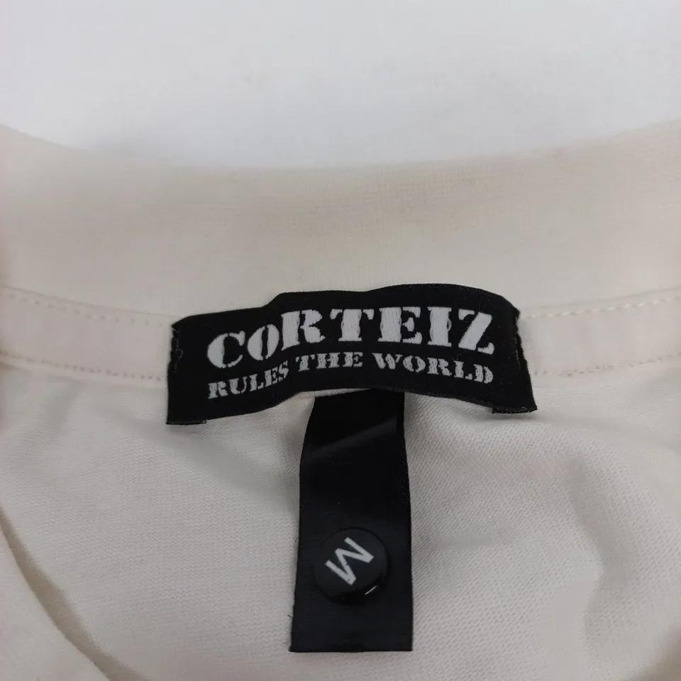 CORTEIZ RULES THE WORLD - WHITE CLOTHING ITEM WITH BRAND LABEL M