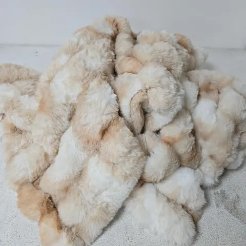 LIVMORE 150X200CM THROW