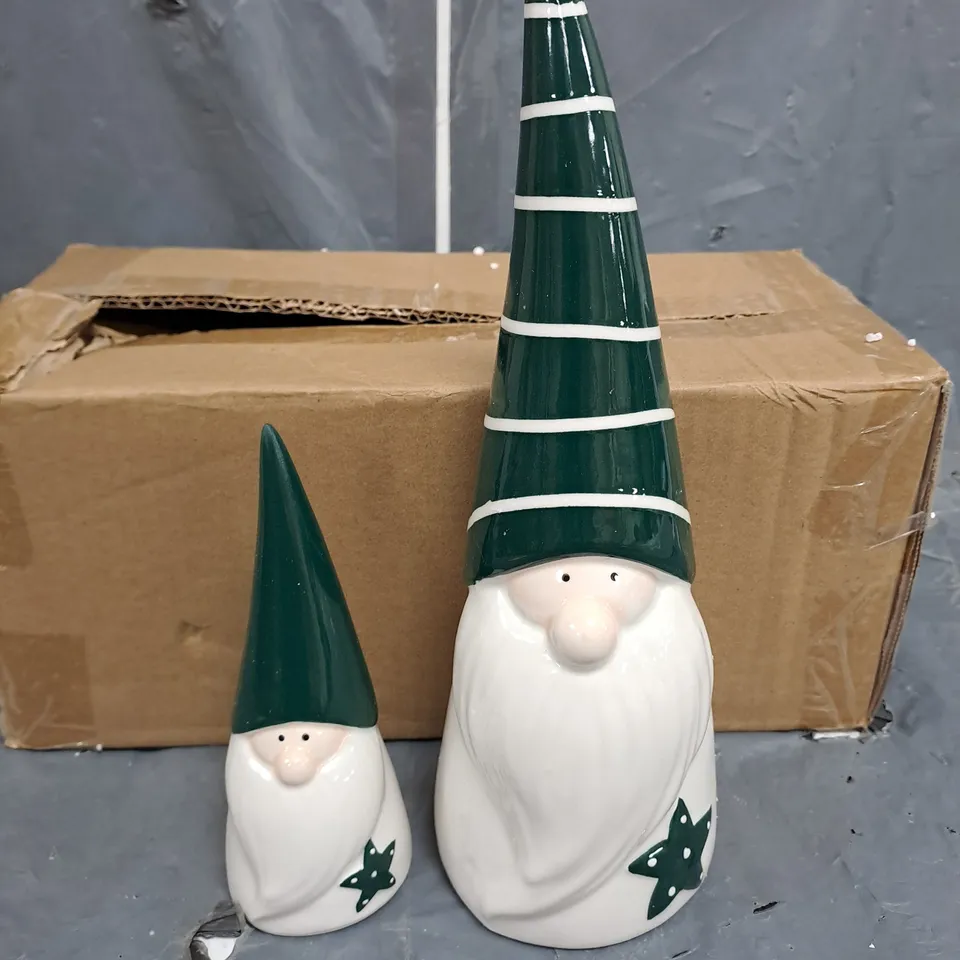 BOXED PAIR OF CERAMIC SANTA ORNAMENTS 