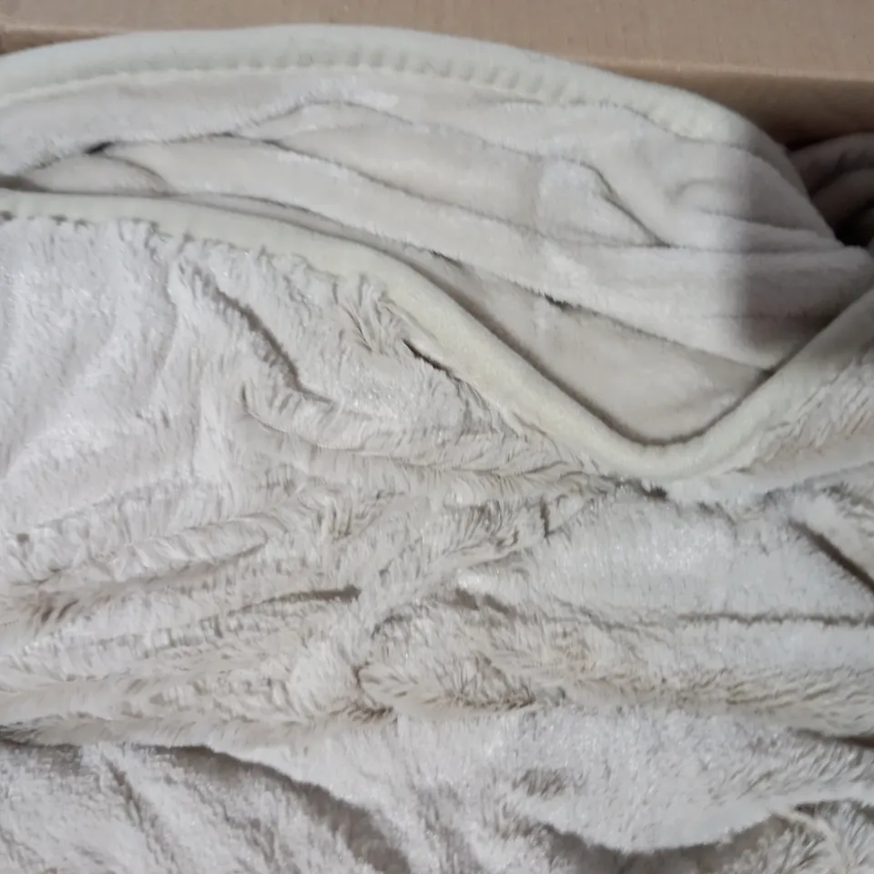 BOXED COZEE HOME VELVETSOFT HEATED THROW IN STONE 