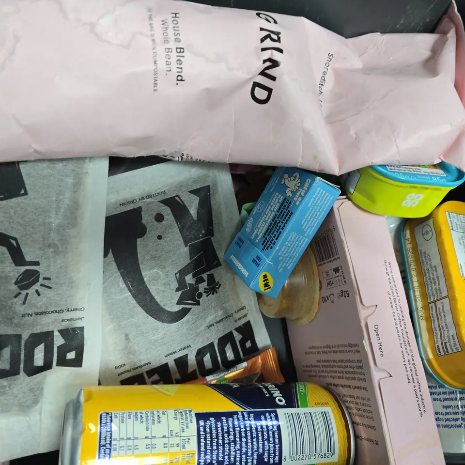 APPROXIMATELY 10 ASSORTED FOOD & DRINK ITEMS TO INCLUDE MACKEREL FILLETS, SANPELLEGRINO, HARIBO, ETC - COLLECTION ONLY