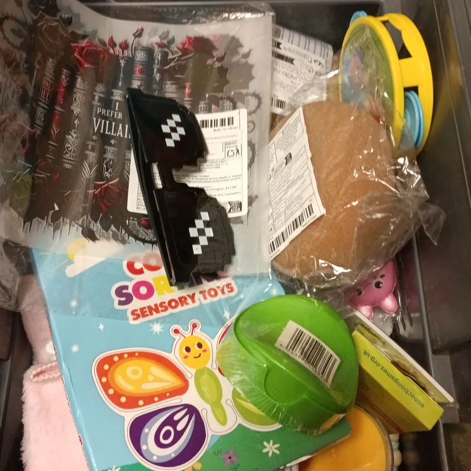 APPROXIMATELY 10 ASSORTED TOYS & GAMES PRODUCTS TO INCLUDE SENSORY TOYS, PUTTY, STICKERS ETC 