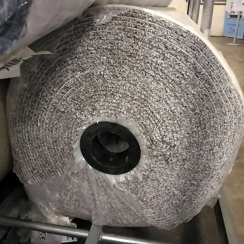 ROLL OF CINCINNATI CARPET APPROXIMATELY 4X30.50M