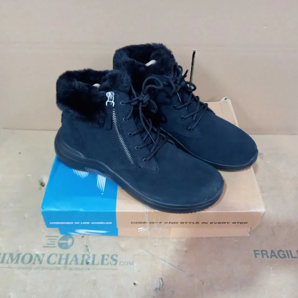 BOXED PAIR OF SKECHERS - SIZE 8