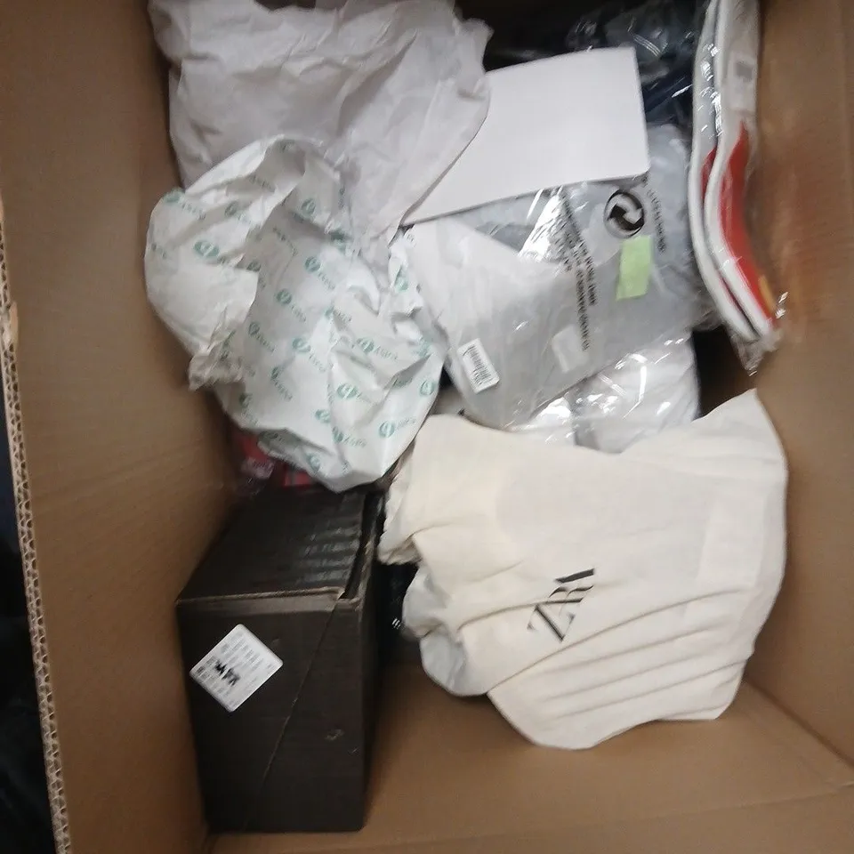 BOX OF APPROXIMATELY 15 ASSORTED SHOES TO INCLUDE: DREAM PARIS HEELS