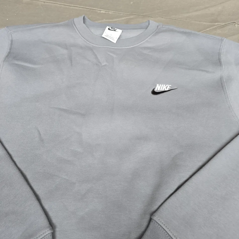 NIKE LOGO SWEATSHIRT - SIZE L