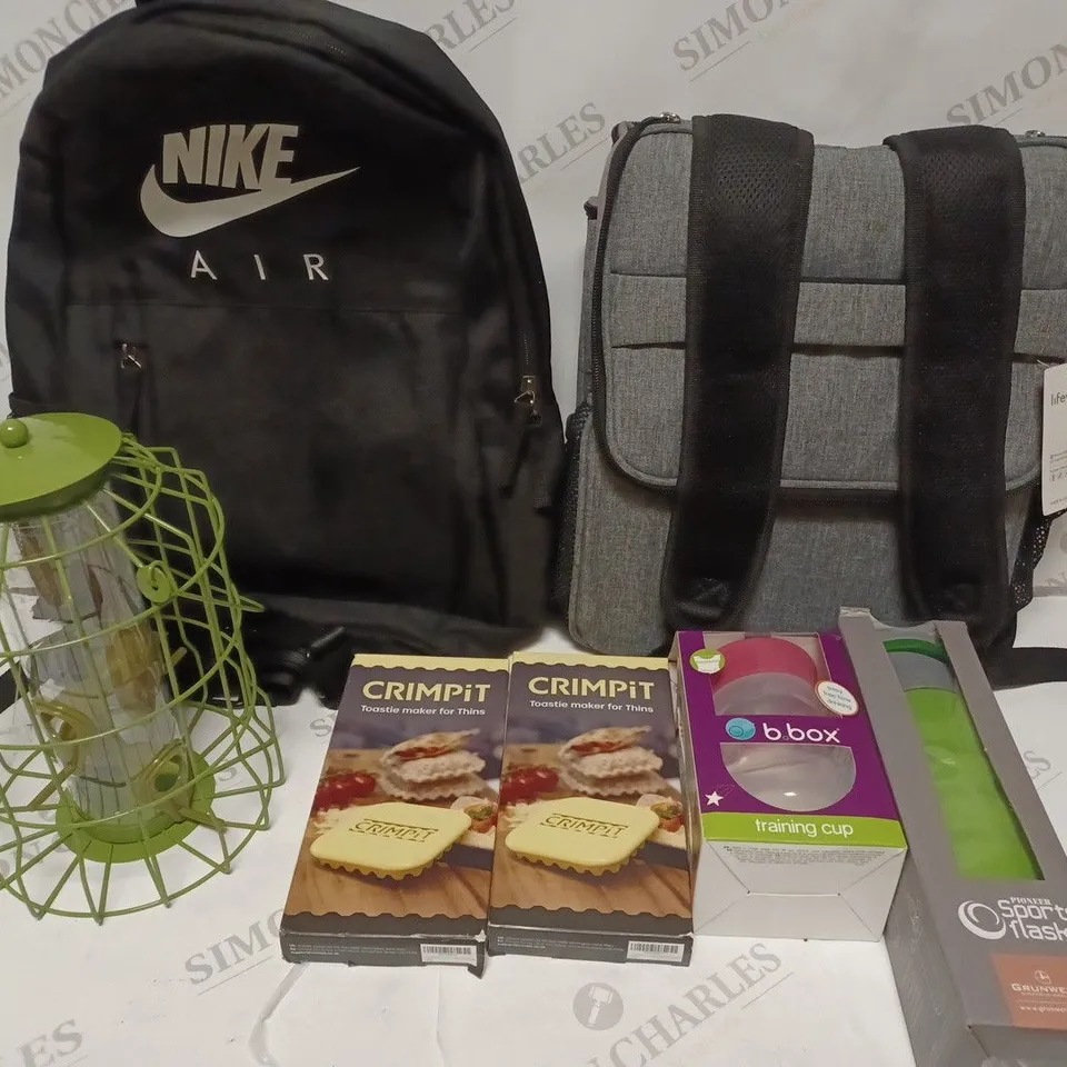 BOX OF APPROXIMATELY 10 ASSORTED HOUSEHOLD PRODUCTS TO INCLUDE NIKE BACK PACK, SPORTS FLASK, BOBOX TRAINING CUP ETC 