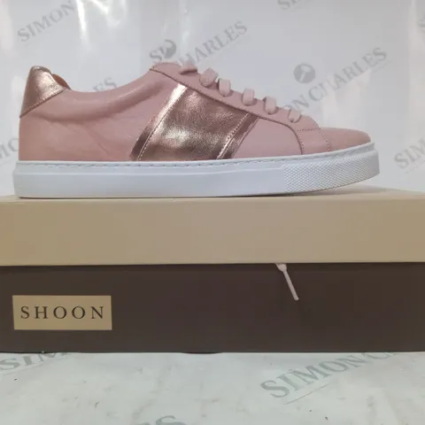 BOXED PAIR OF SHOON LACE UP TRAINERS IN PINK/METALLIC ROSE GOLD SIZE 6