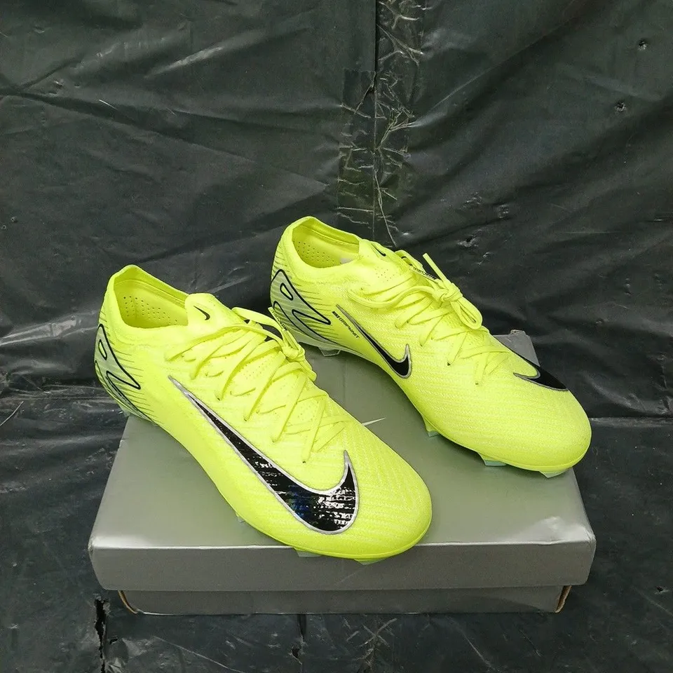 BOXED PAIR OF NIKE ZM VAPOR 16 ELITE FG UK 6 