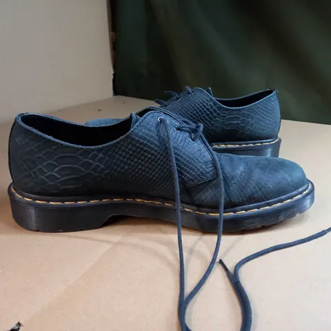 DR MARTENS DARK GREEN TEXURED FORMAL SHOES - SIZE 12