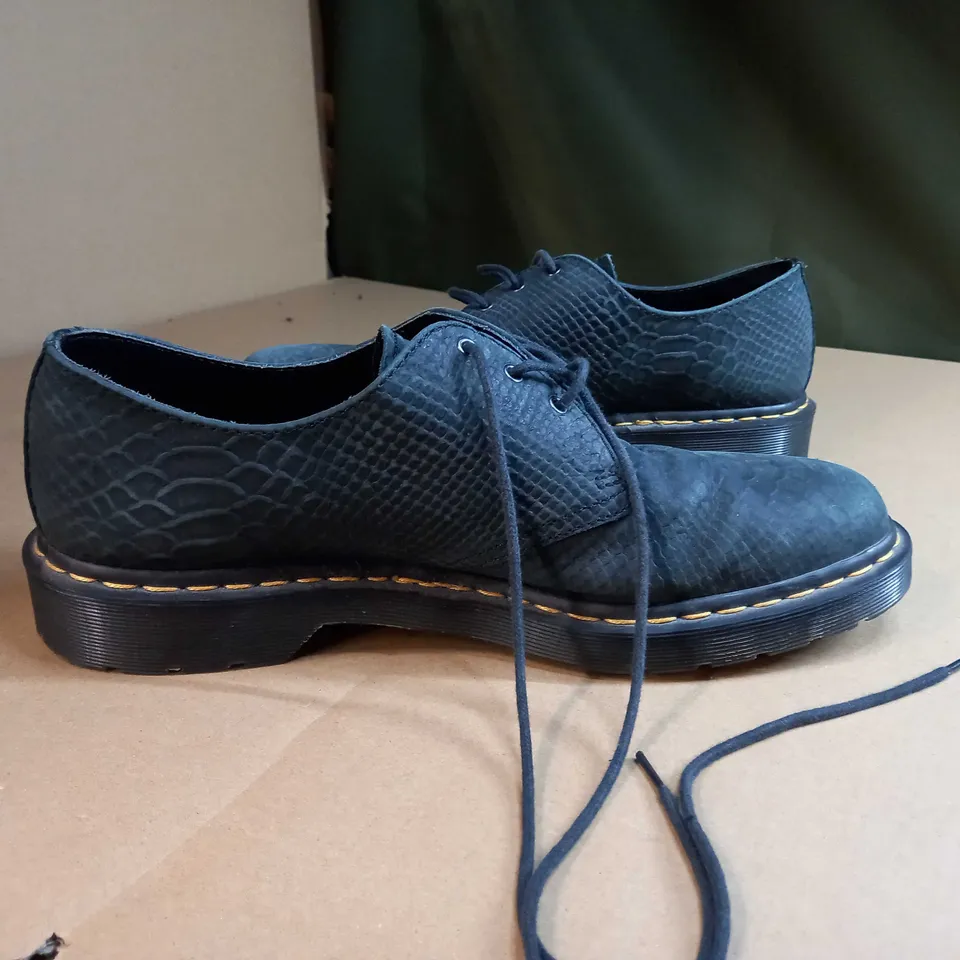 DR MARTENS DARK GREEN TEXURED FORMAL SHOES - SIZE 12