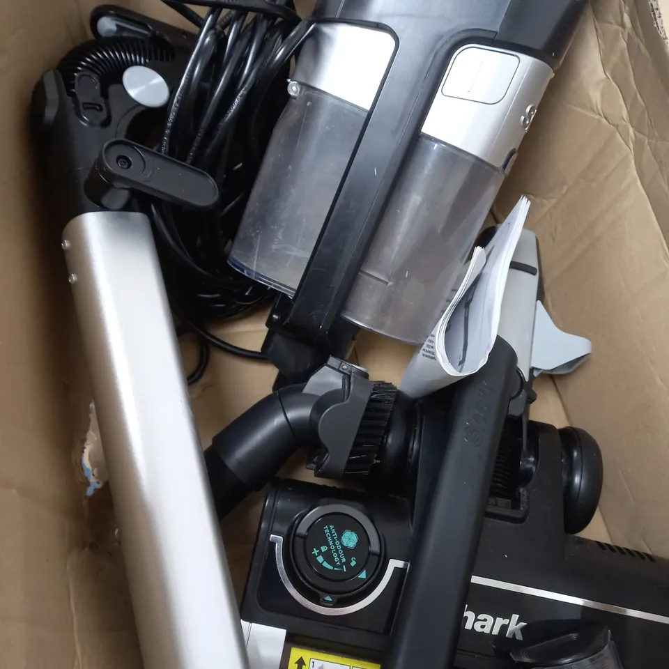SHARK STRATOS ANTI HAIR WRAP PET PRO VACUUM CLEANER HZ3000UKT