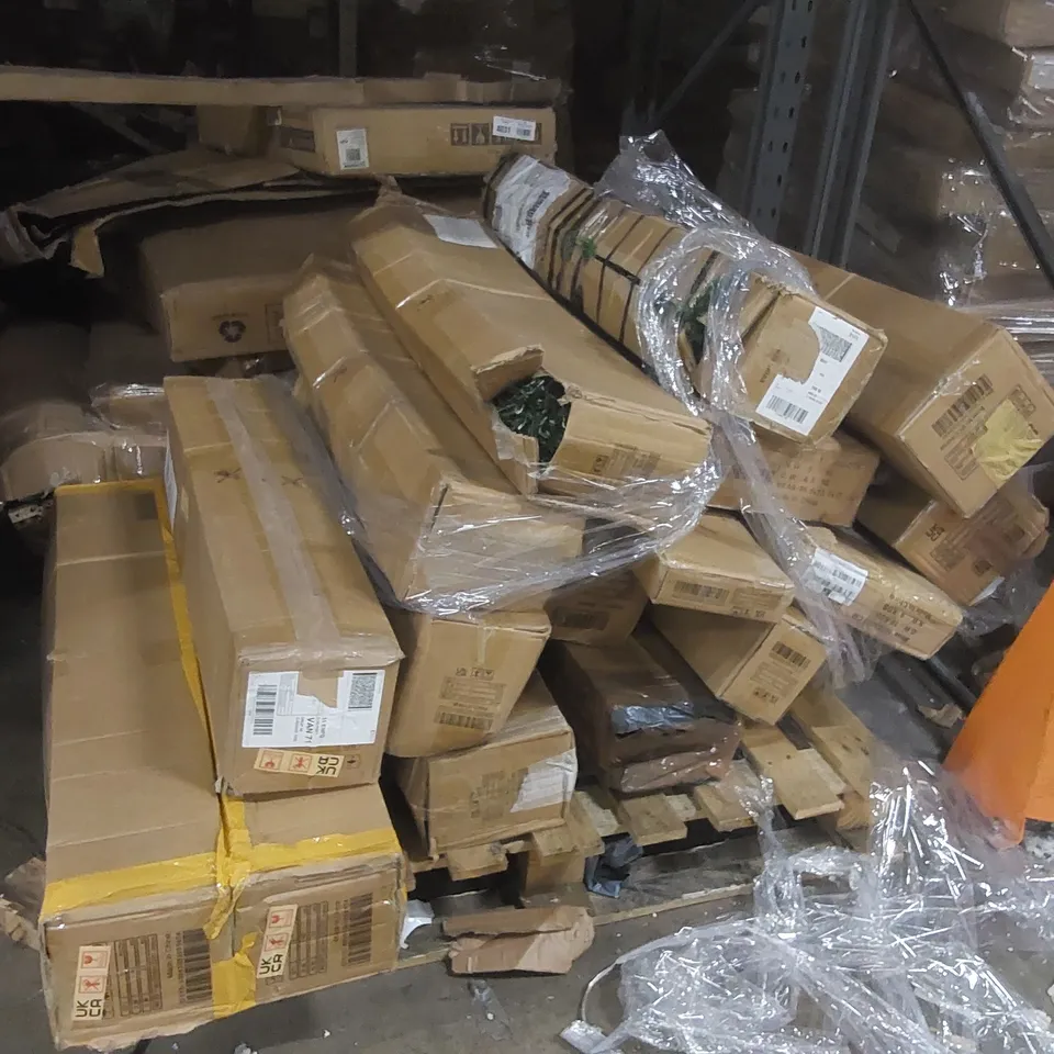 PALLET CONTAINING A LARGE QUANTITY OF ASSORTED ITEMS INCLUDING ARTIFICIAL CHRISTMAS TREES ECT