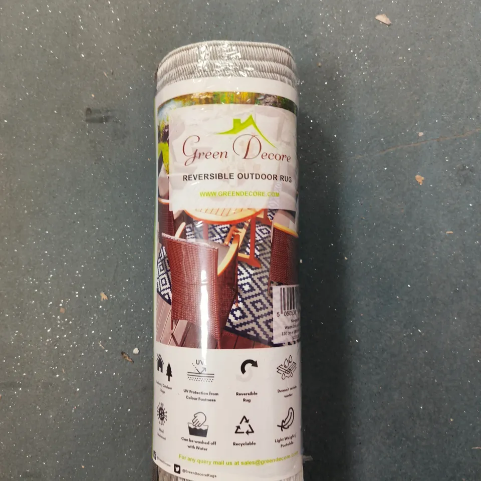 GREEN DECORE REVERSIBLE OUTDOOR RUG – GREY/WHITE GEOMETRIC PATTERN