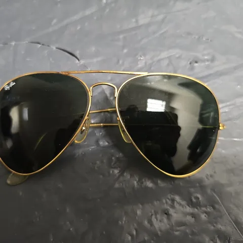 RAY-BAN AVIATOR SUNGLASSES – GOLD TONE FRAME, DARK LENSES
