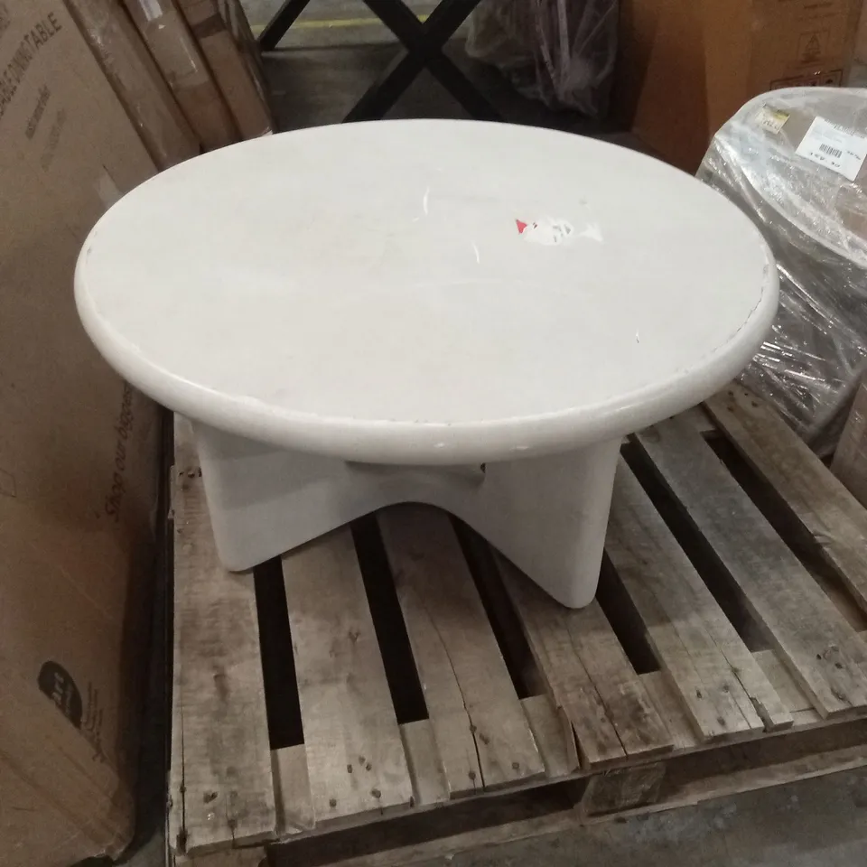 RUE CONCRETE COFFEE TABLE