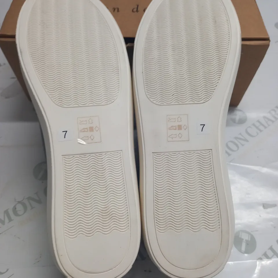 BOXED PAIR OF MAISON DE NIMES LEATHER ZIP SIDE TRAINERS IN BLACK - SIZE 7