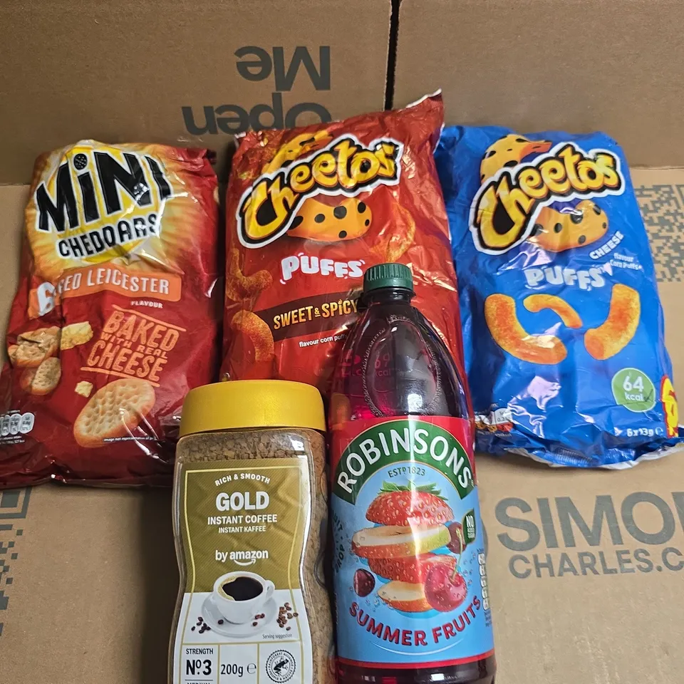 APPROXIMATELY 5 ASSORTED FOOD ITEMS TO INCLUDE CHEETOS , MINI CHEDDARS AND ROBINSONS JUICE 